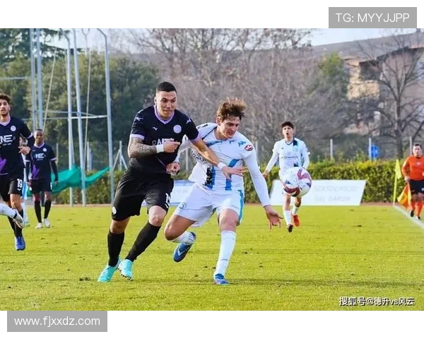 聚焦传奇足球运动员成长之路与赛场内外影响力全方位洞察深度解读