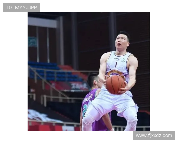 李根的篮球之路：从青涩少年到职业球员的奋斗与荣耀